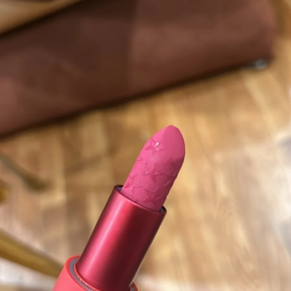 RARE JEFFREE STAR HOLIDAY VELVEL TRAP LIPSTICK- ENTRAPMENT Red New in box